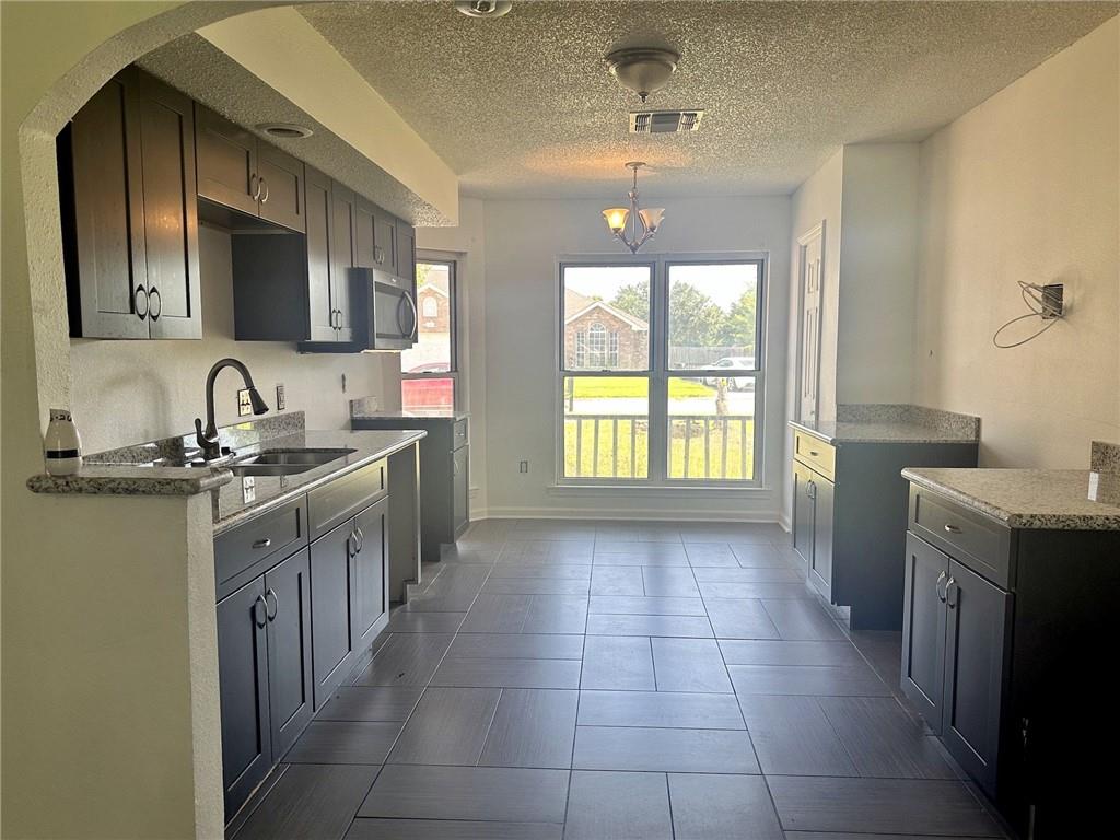 11 RIDGEWOOD Drive