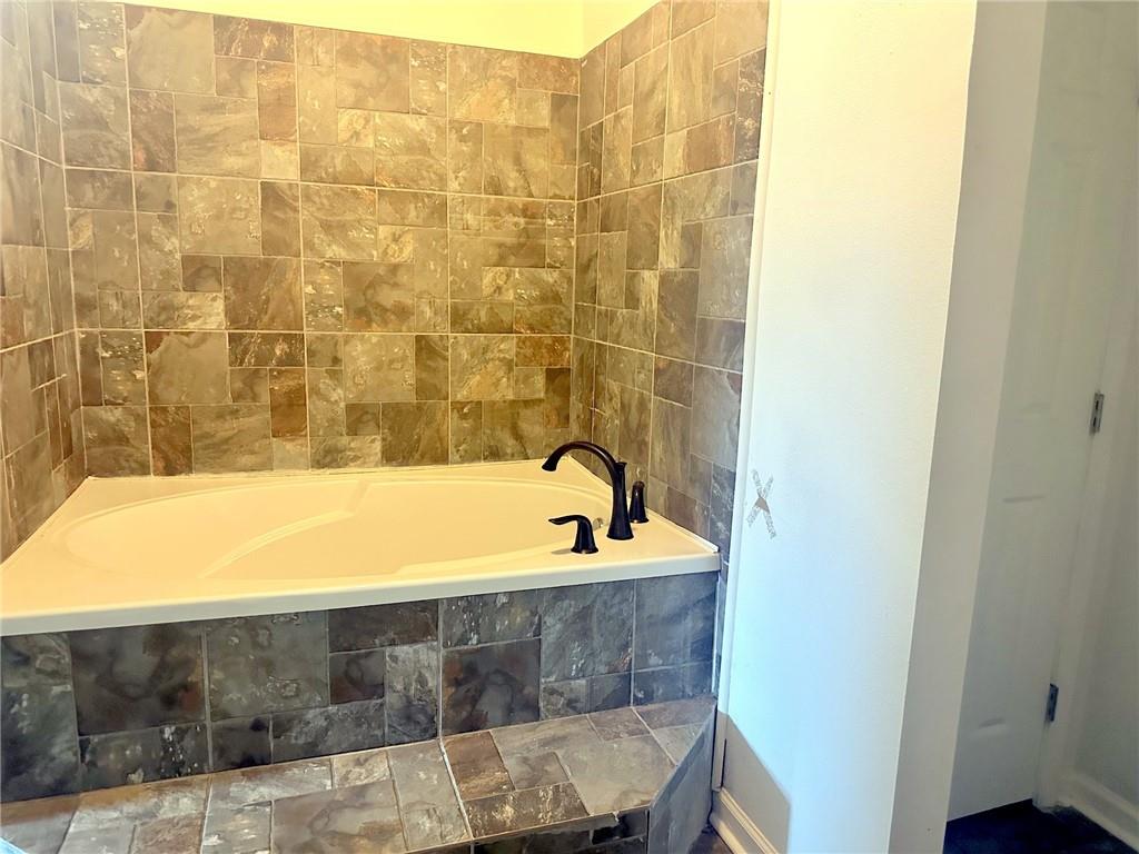 11 RIDGEWOOD Drive