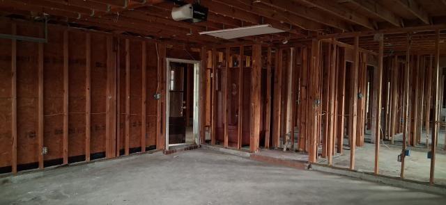 433 E MAPLE Loop