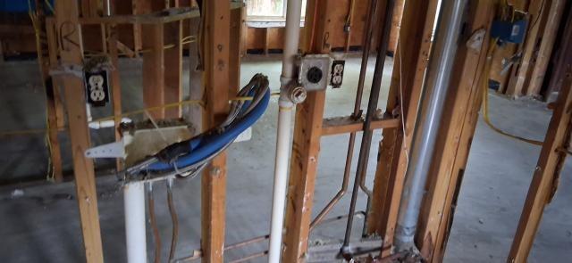 433 E MAPLE Loop