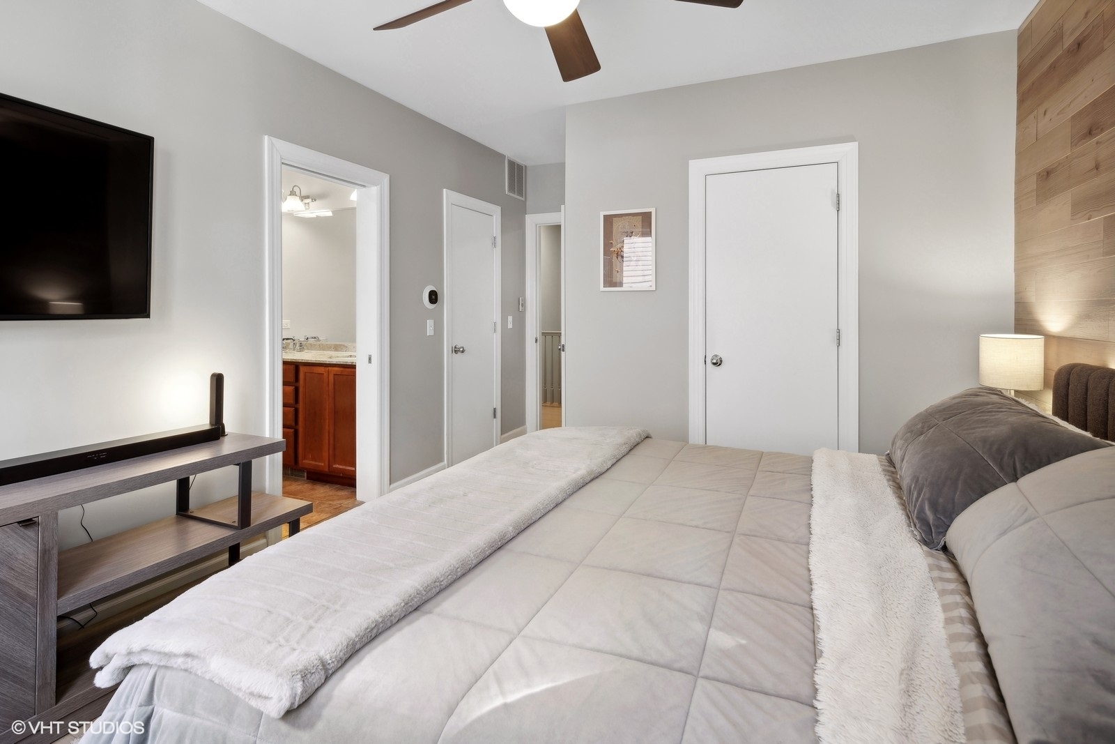 1324 W Hood Avenue Unit 1B