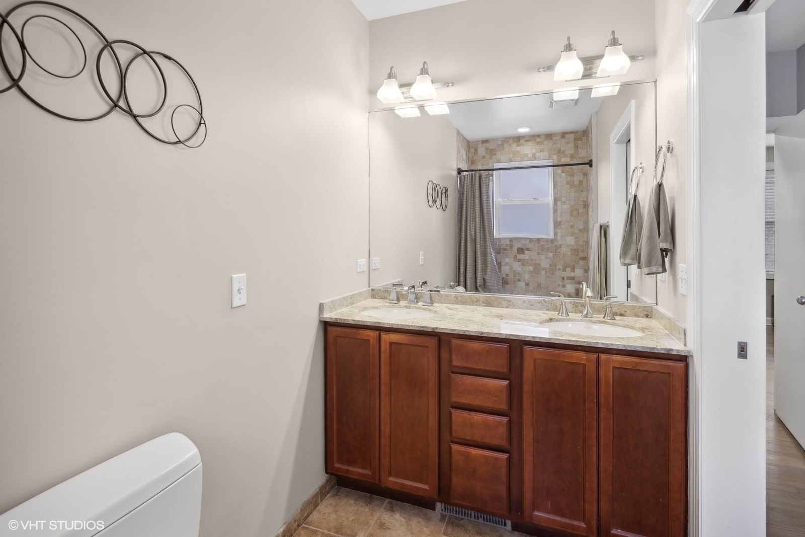 1324 W Hood Avenue Unit 1B