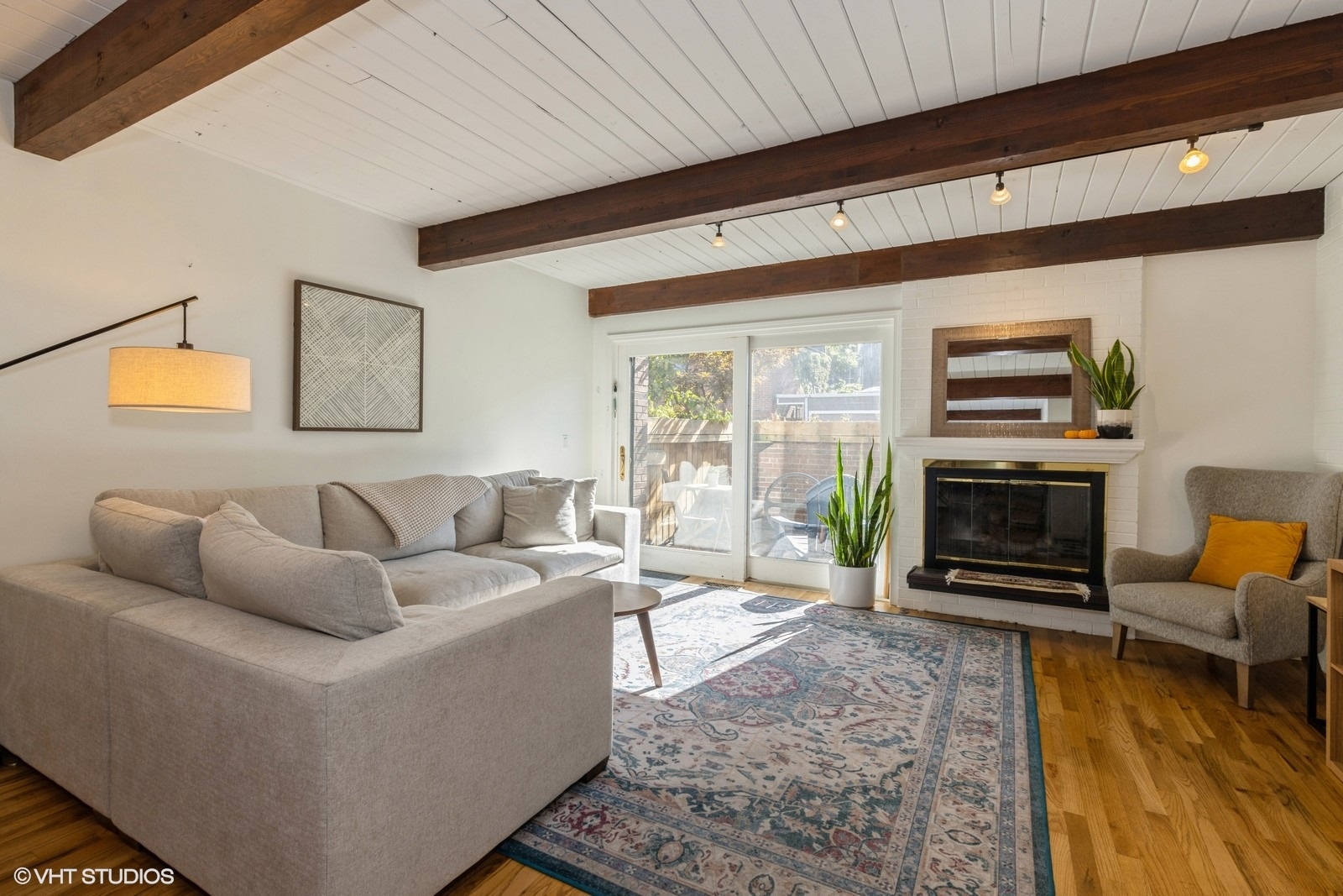 515 W Belden Avenue