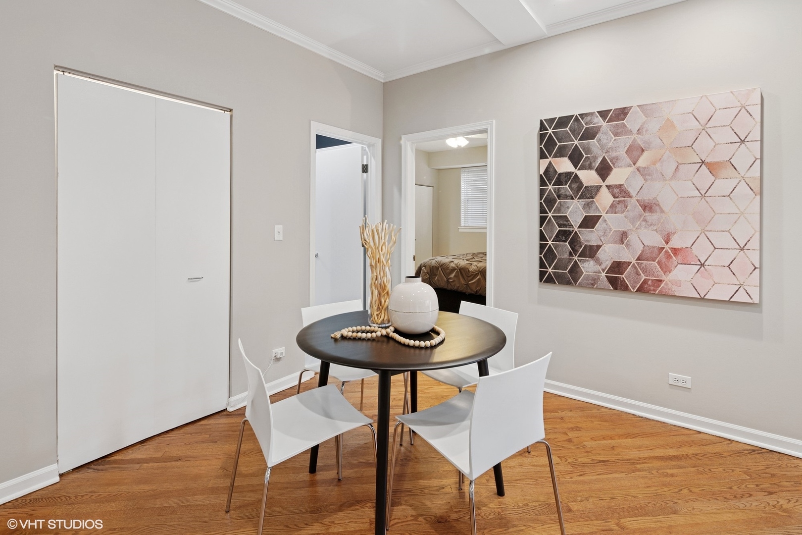 3252 N KENMORE Avenue Unit: 205