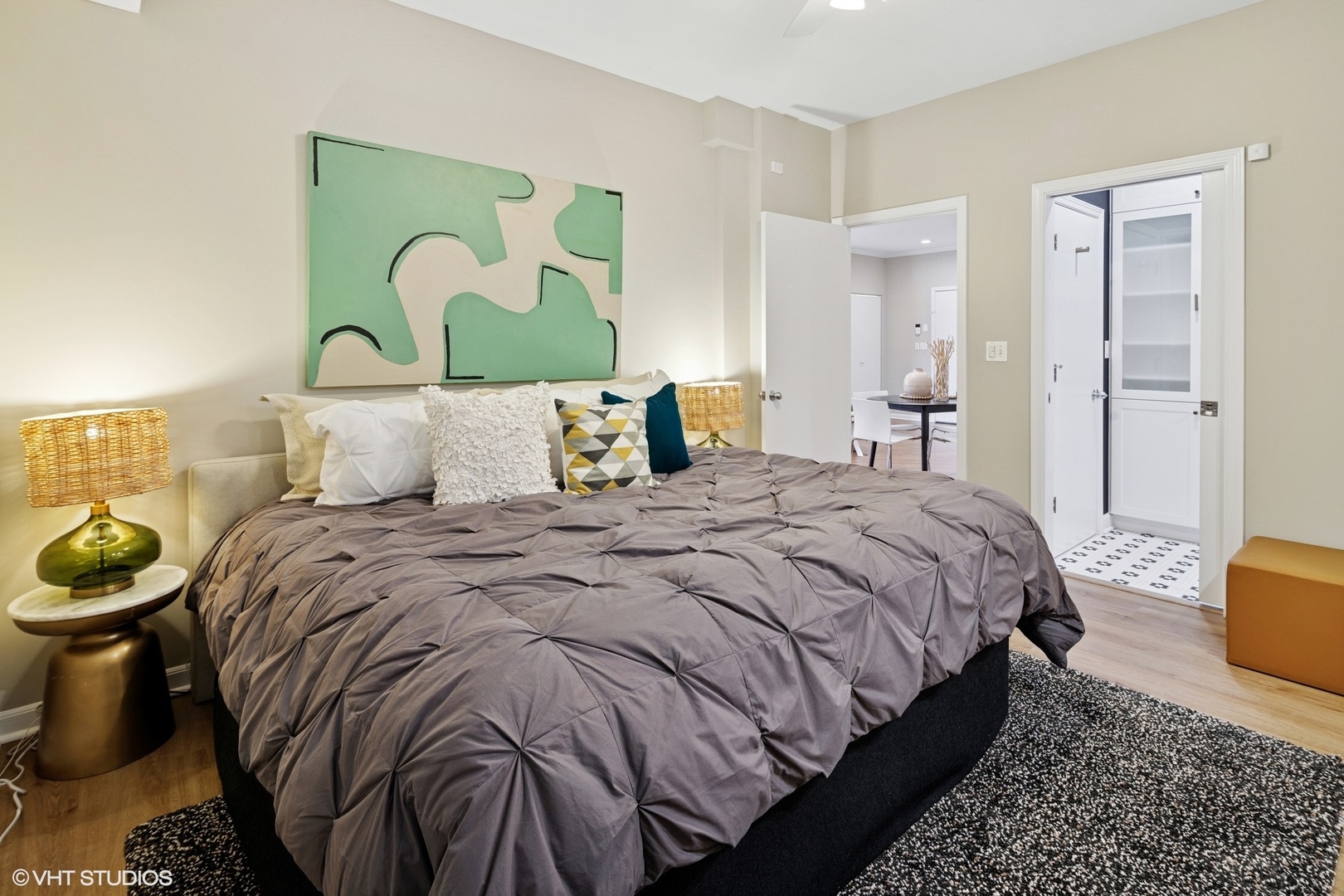 3252 N KENMORE Avenue Unit: 205