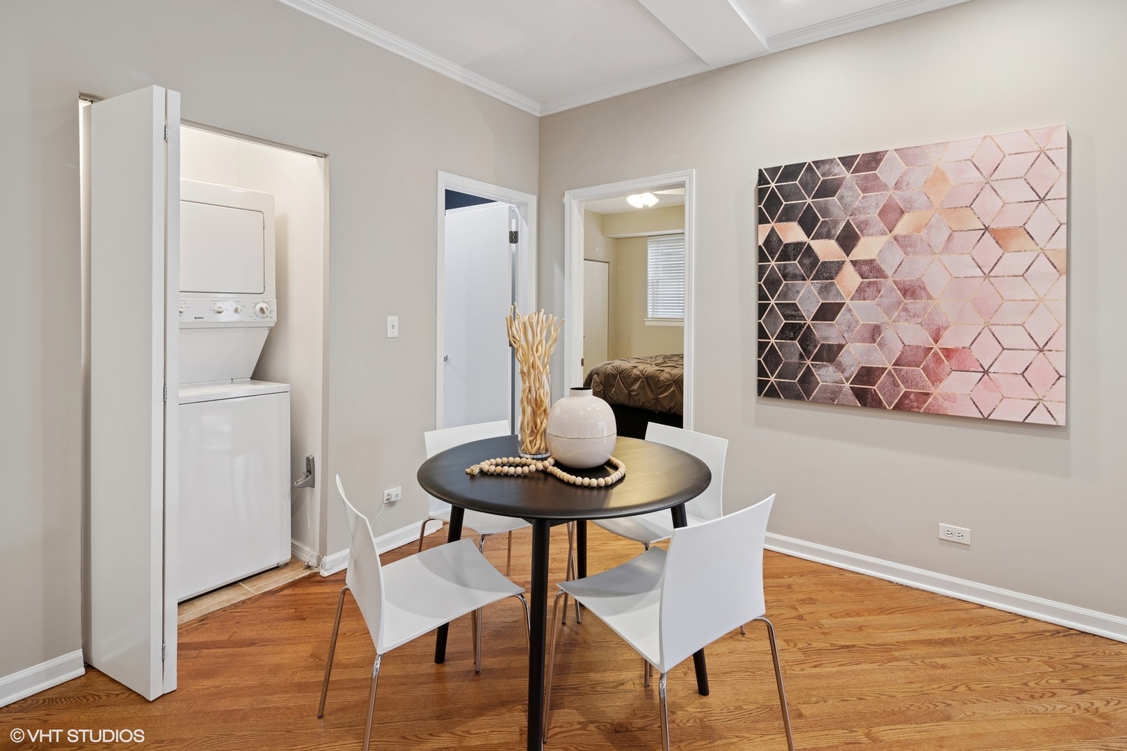 3252 N KENMORE Avenue Unit: 205