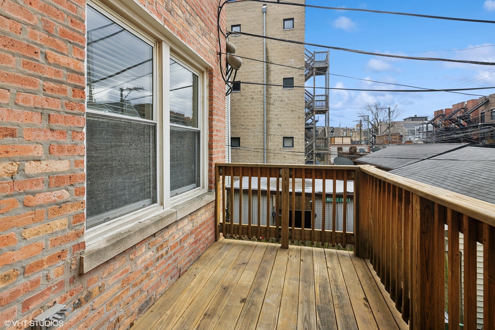 3252 N KENMORE Avenue Unit: 205
