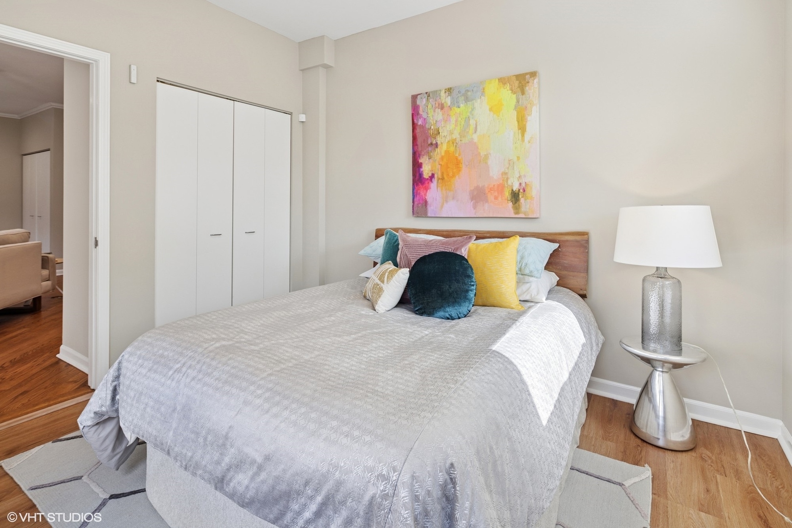 3252 N KENMORE Avenue Unit: 205