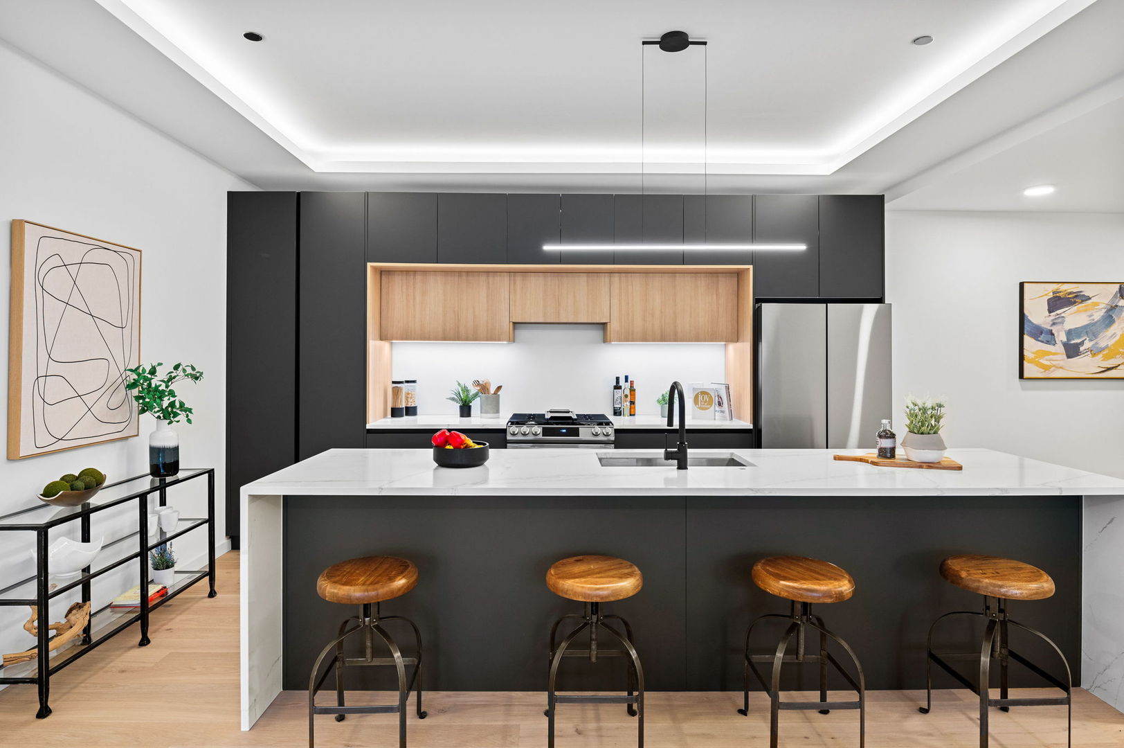 2354 W Farragut Avenue Unit: 206