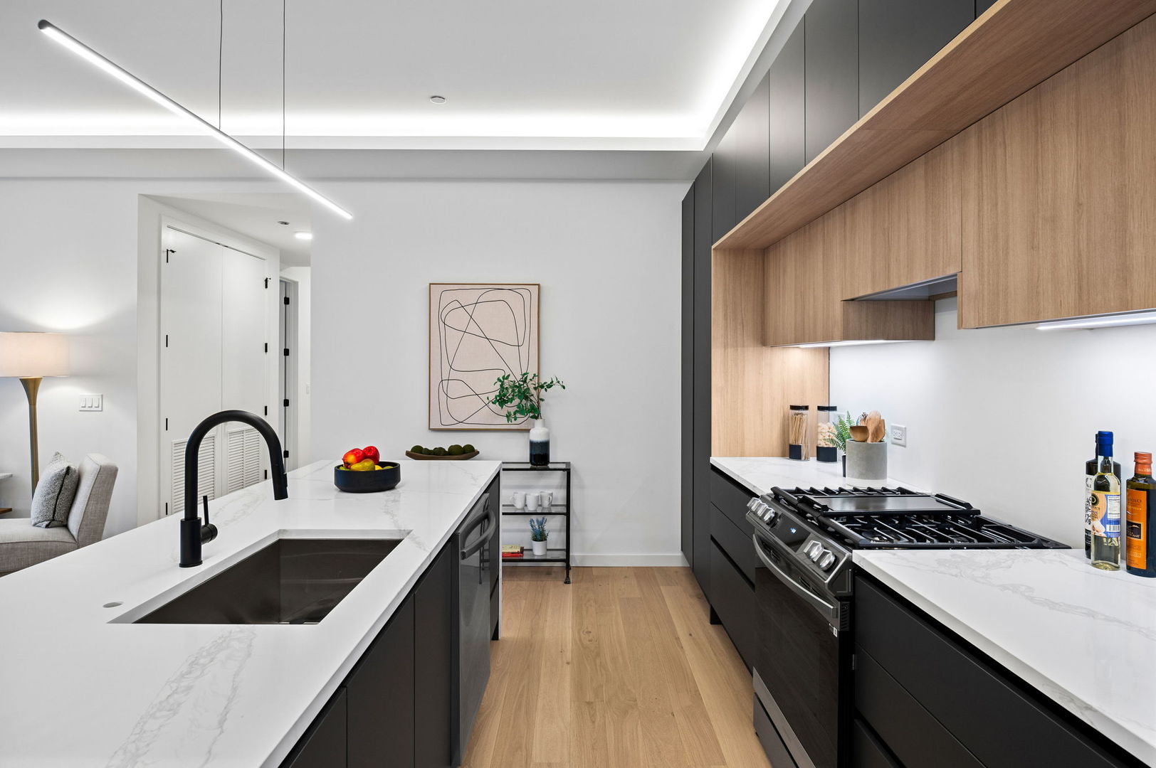 2354 W Farragut Avenue Unit: 206