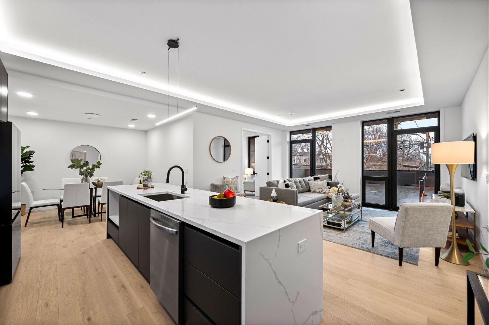 2354 W Farragut Avenue Unit: 206