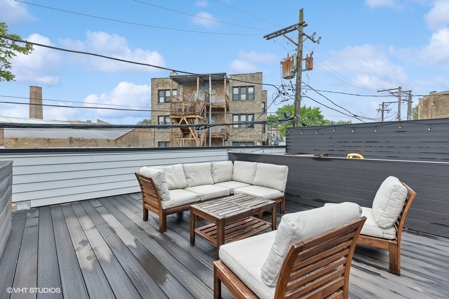 2633 N Emmett Street Unit: 1F