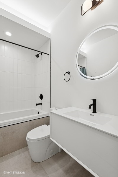 2633 N Emmett Street Unit: 1F