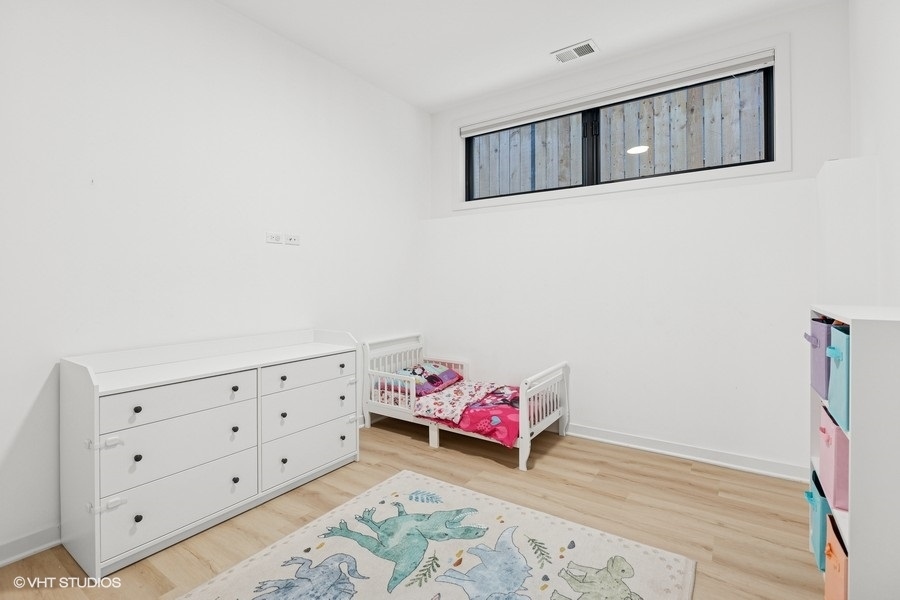 2633 N Emmett Street Unit: 1F