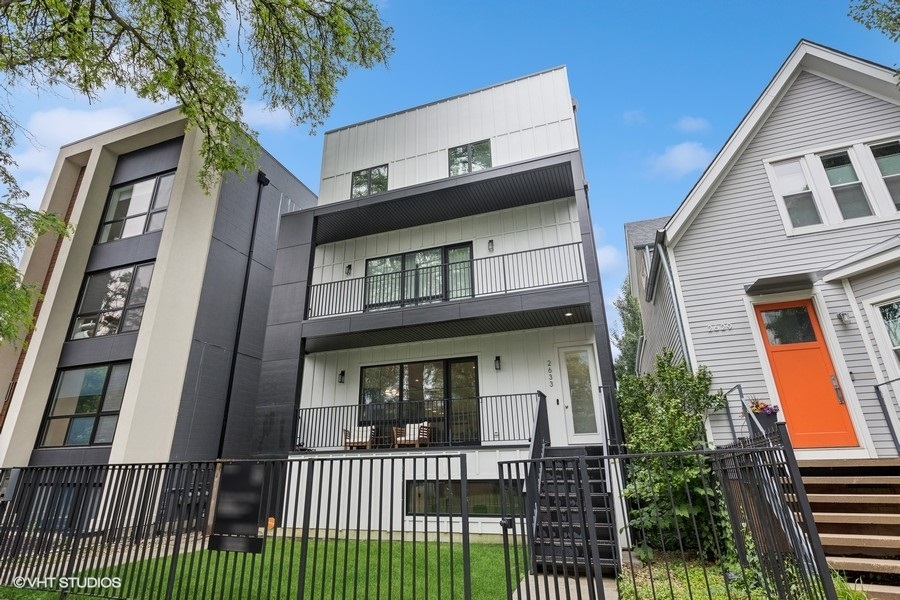 2633 N Emmett Street Unit: 1F