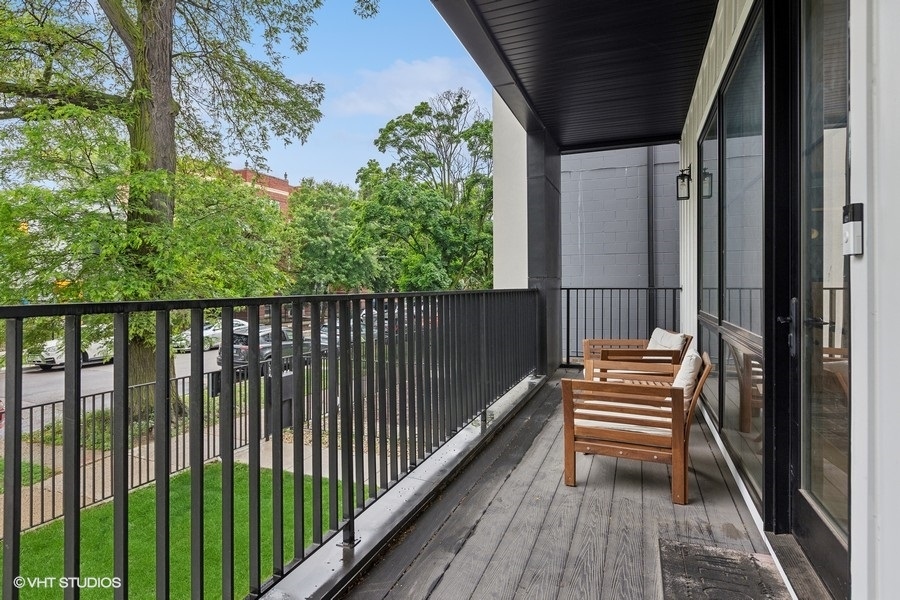 2633 N Emmett Street Unit: 1F