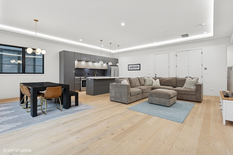 2633 N Emmett Street Unit: 1F