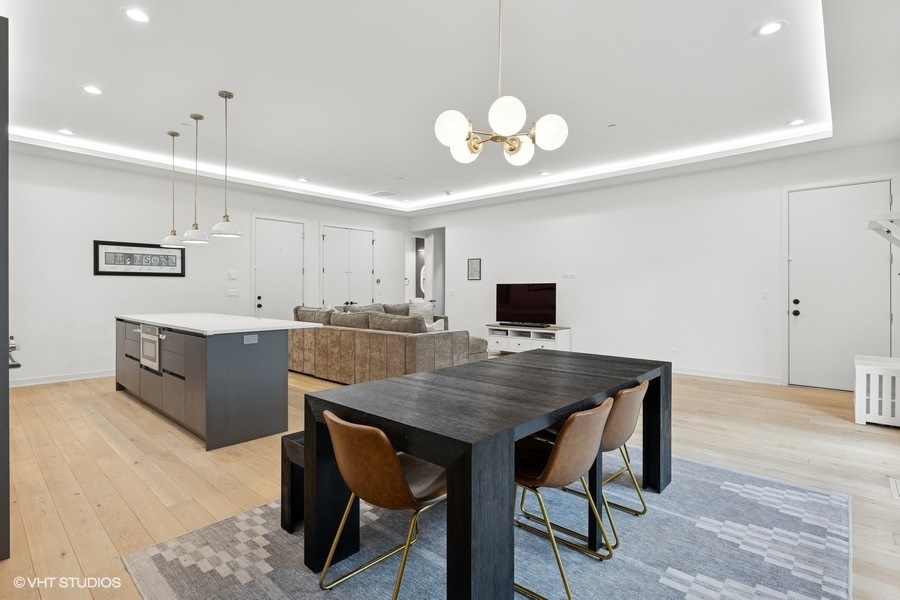 2633 N Emmett Street Unit: 1F