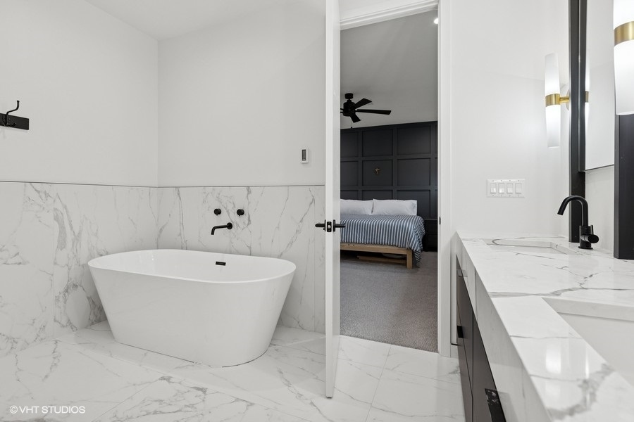 2633 N Emmett Street Unit: 1F