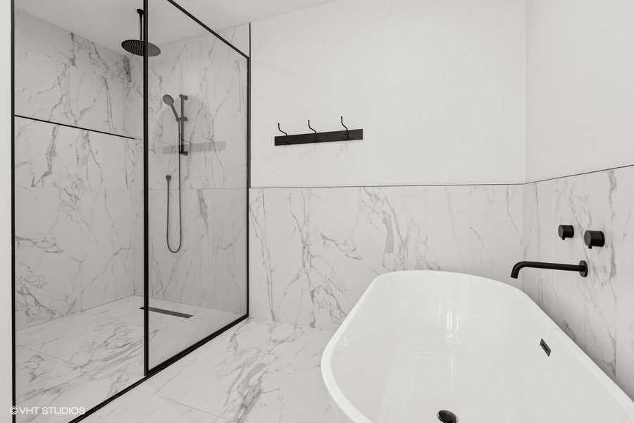 2633 N Emmett Street Unit: 1F