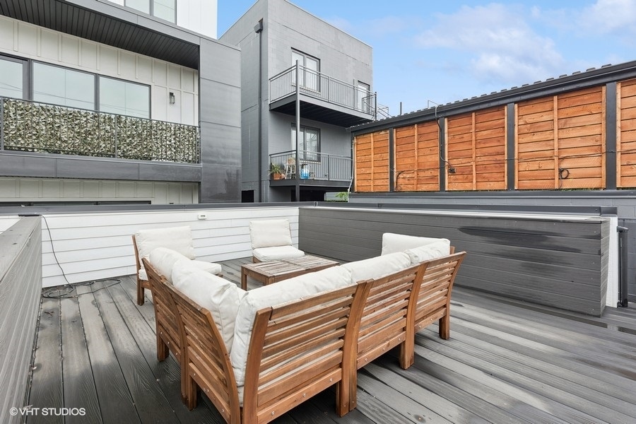 2633 N Emmett Street Unit: 1F