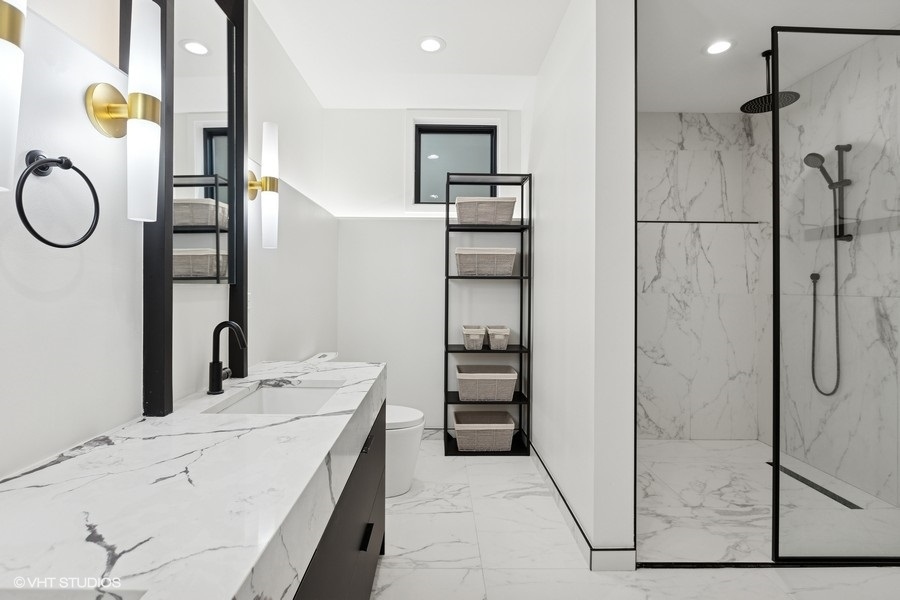 2633 N Emmett Street Unit: 1F