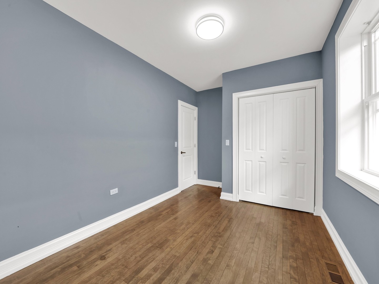 2929 N Harding Avenue