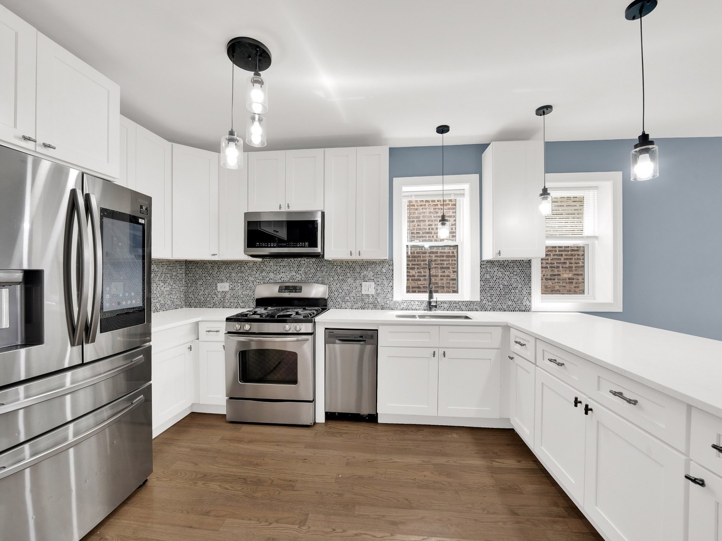 2929 N Harding Avenue