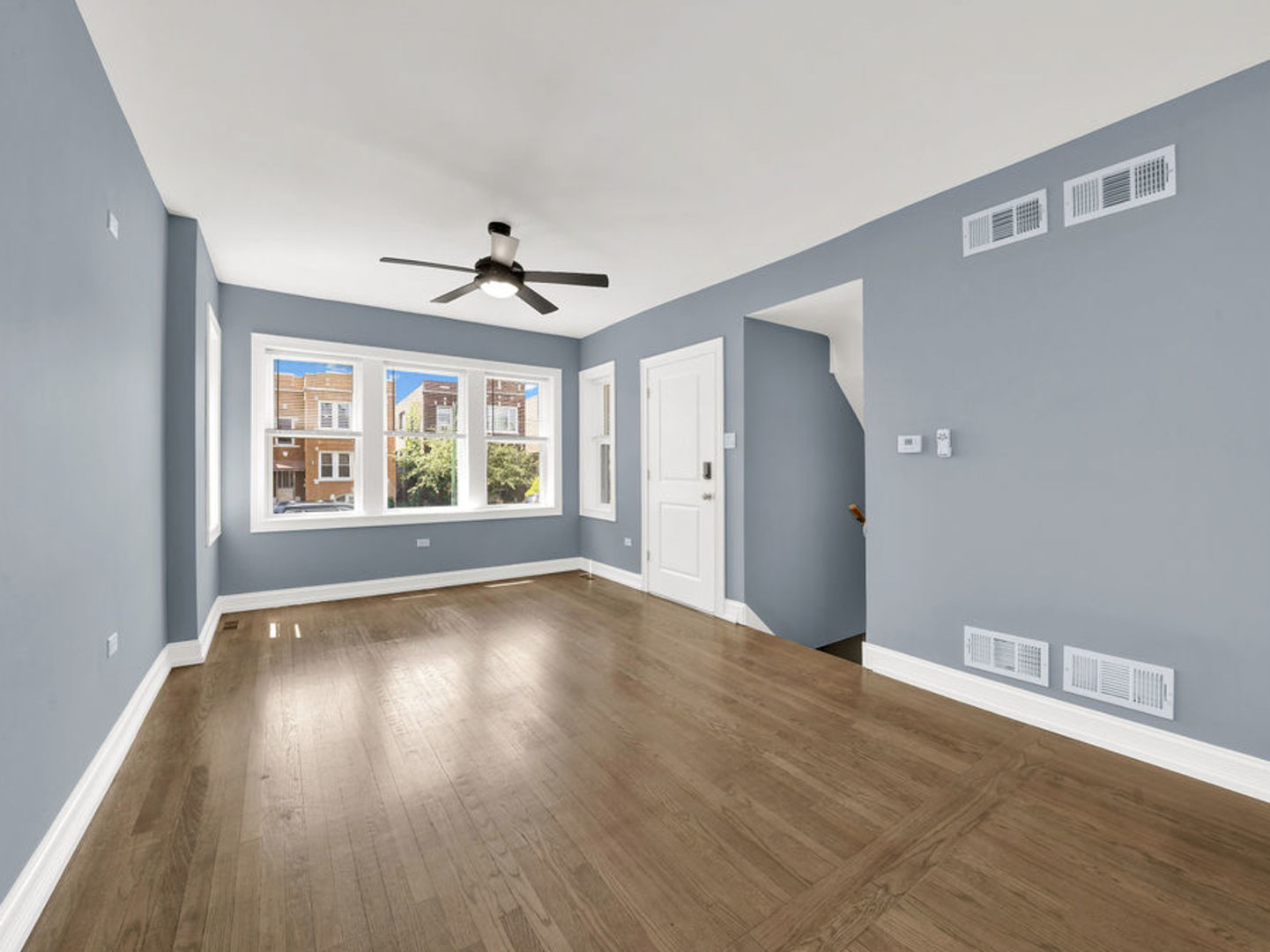 2929 N Harding Avenue