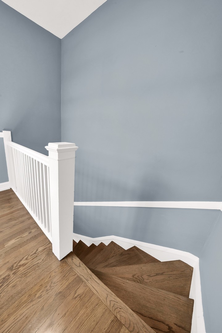 2929 N Harding Avenue