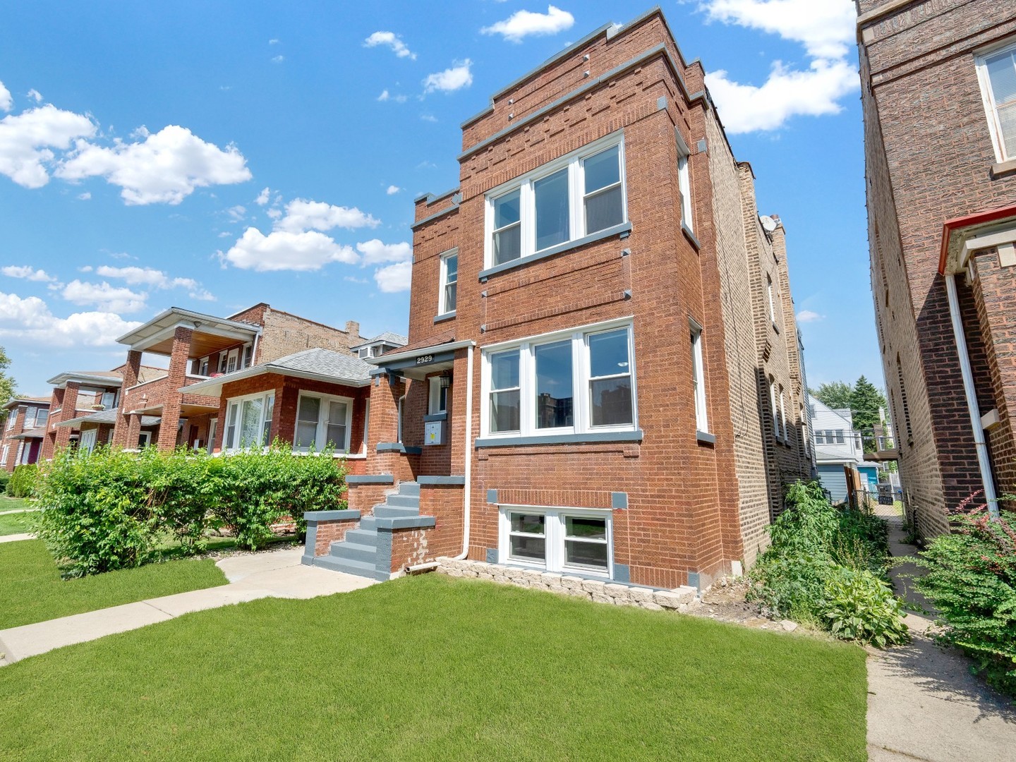 2929 N Harding Avenue