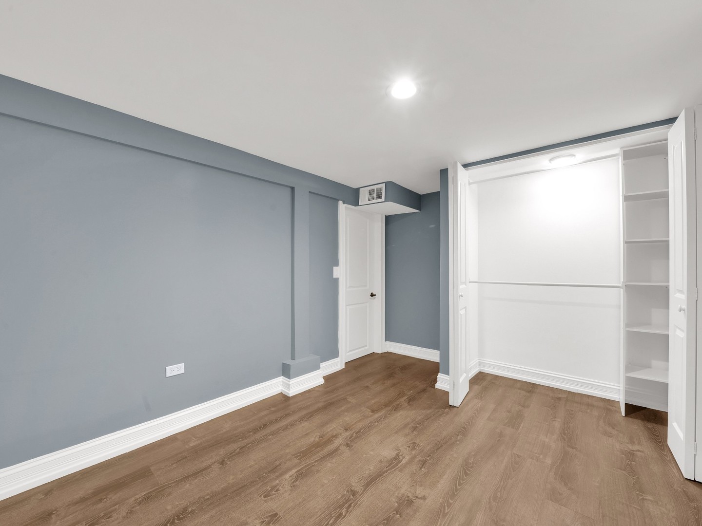 2929 N Harding Avenue