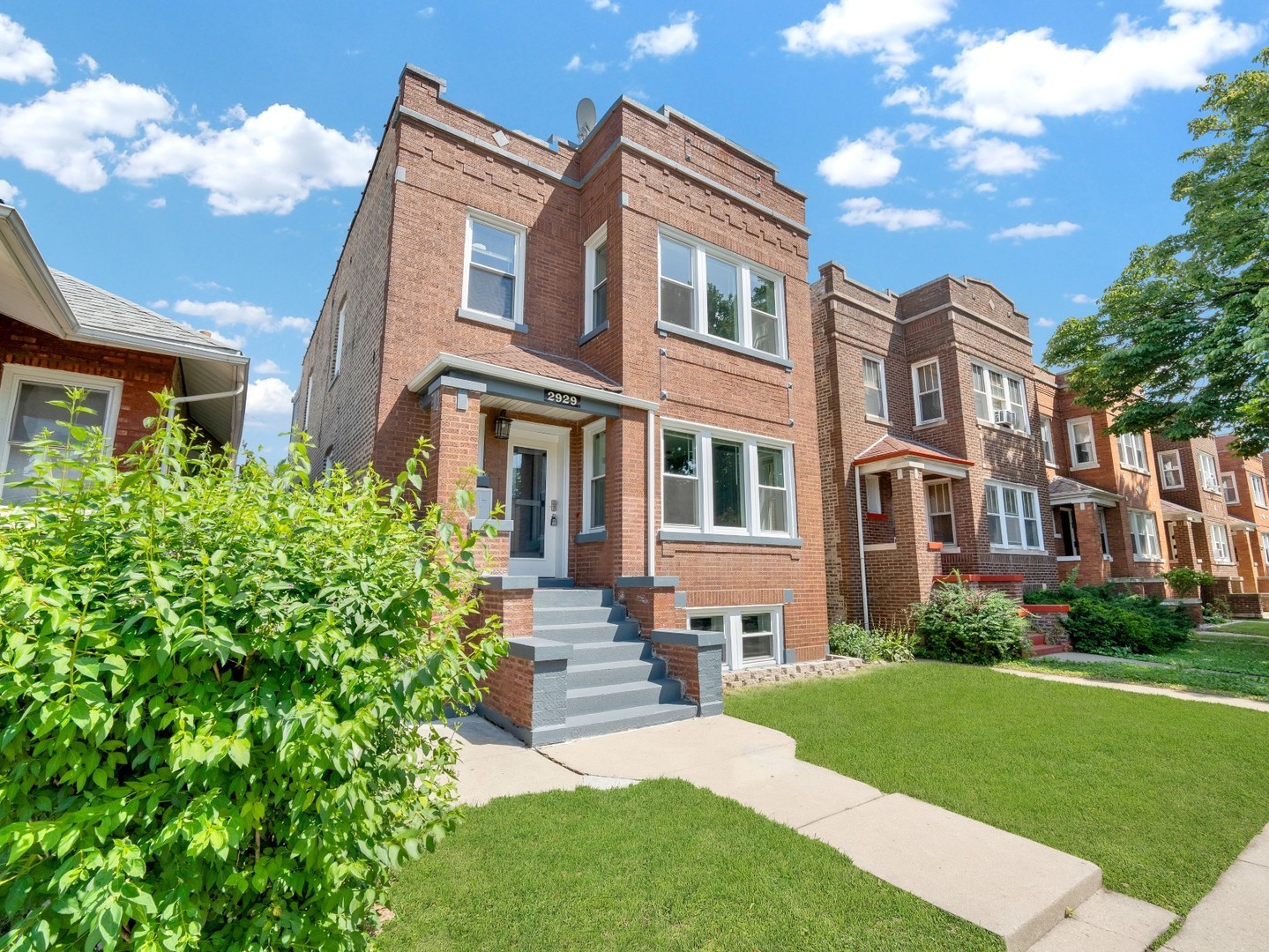 2929 N Harding Avenue