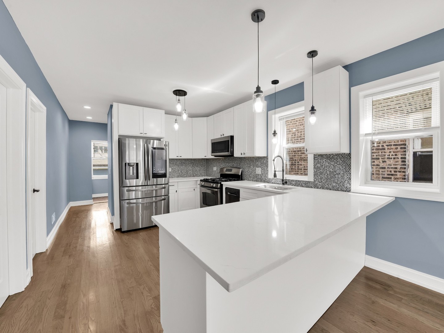 2929 N Harding Avenue