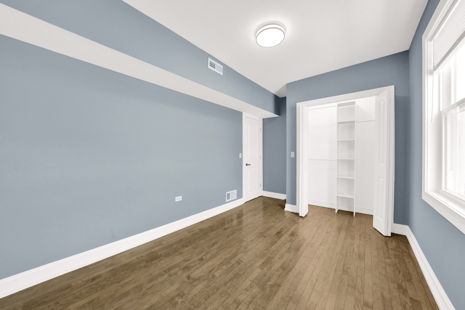 2929 N Harding Avenue