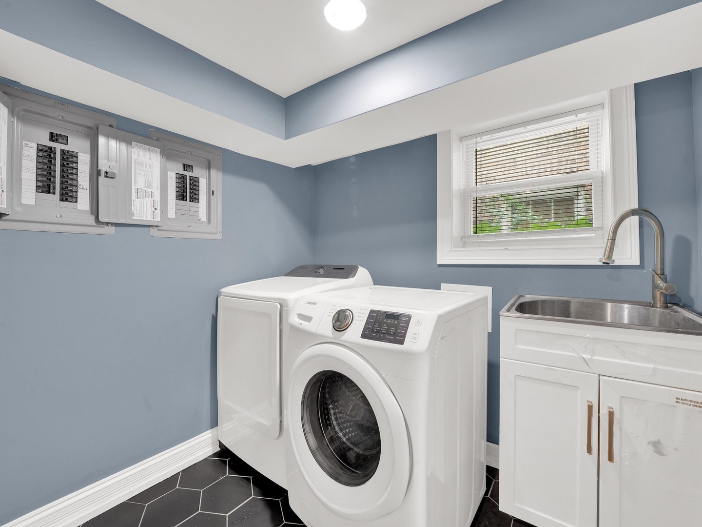 2929 N Harding Avenue