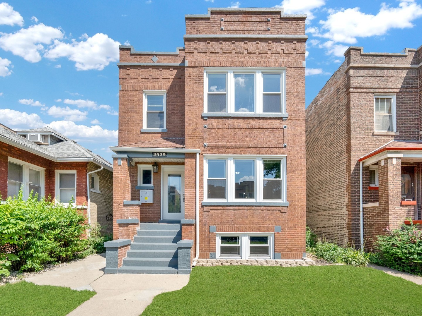 2929 N Harding Avenue