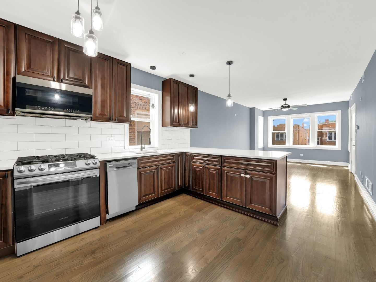 2929 N Harding Avenue