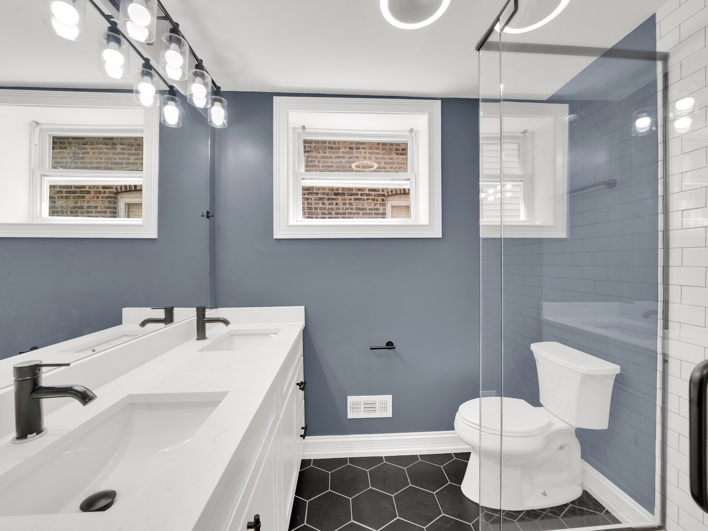 2929 N Harding Avenue