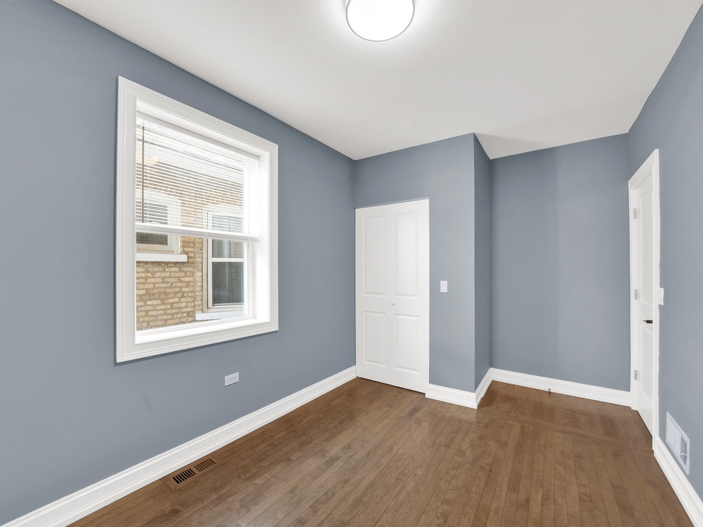 2929 N Harding Avenue