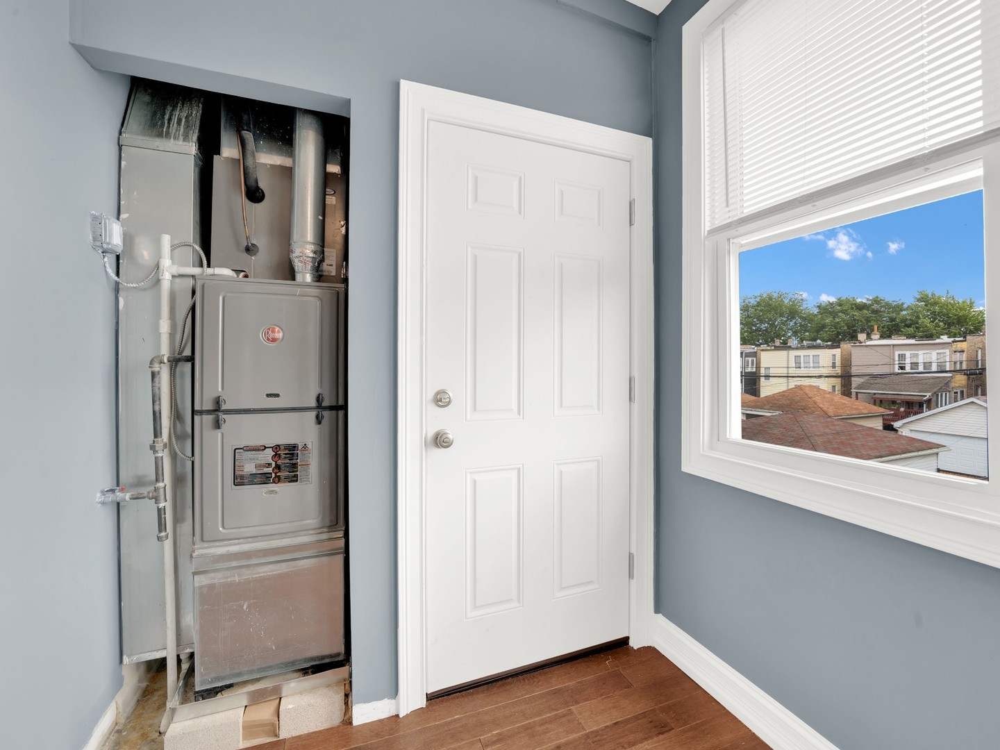 2929 N Harding Avenue