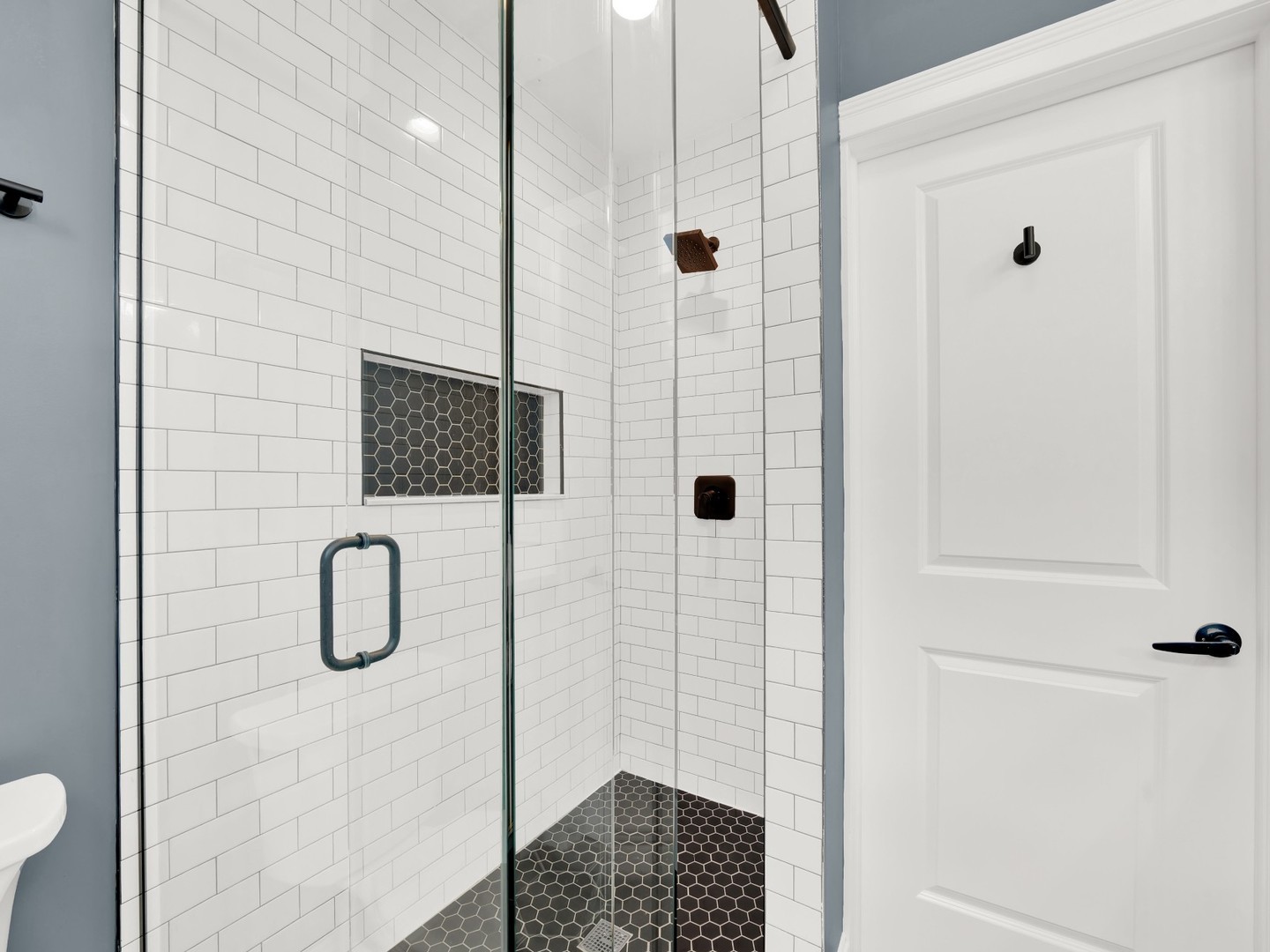 2929 N Harding Avenue