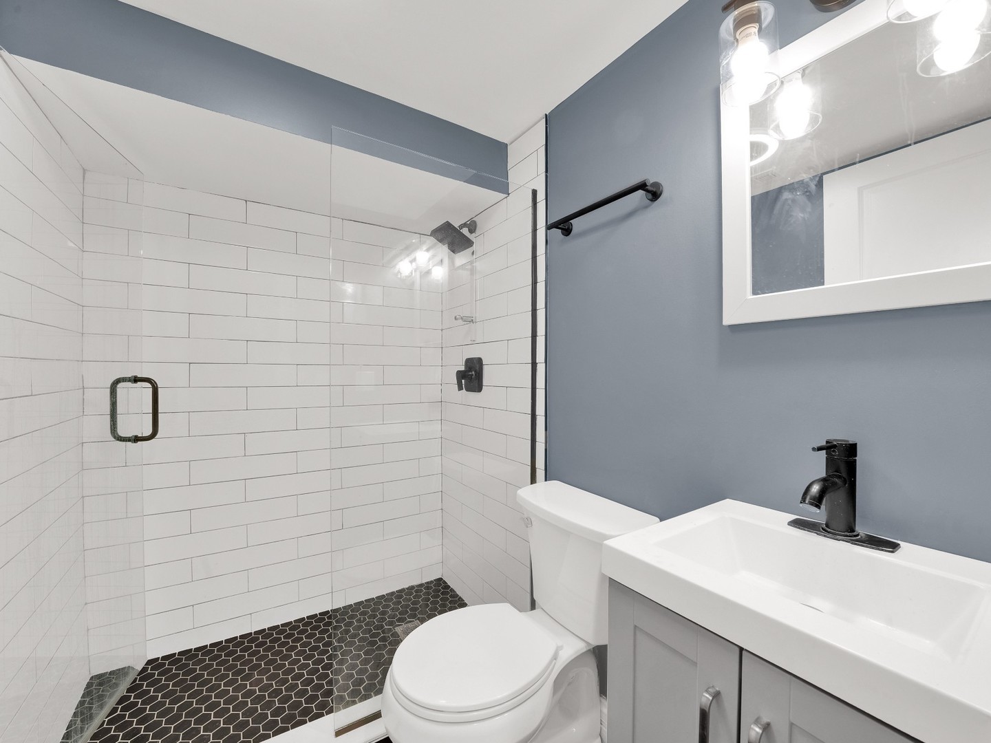 2929 N Harding Avenue