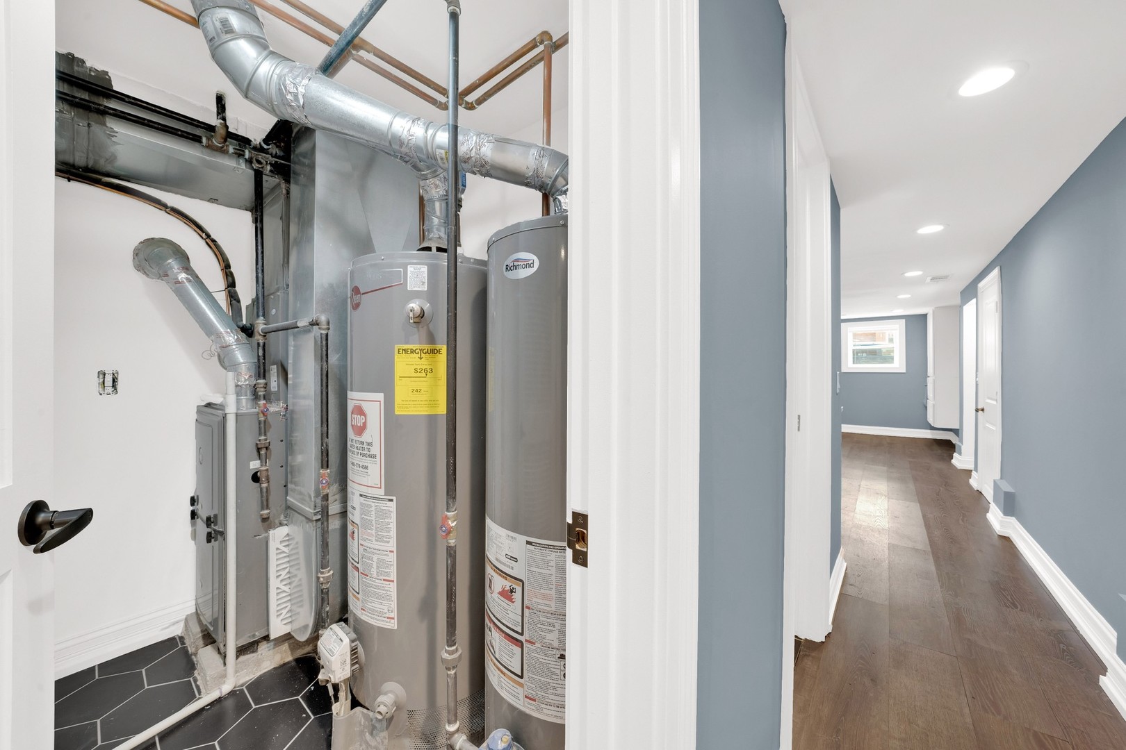 2929 N Harding Avenue