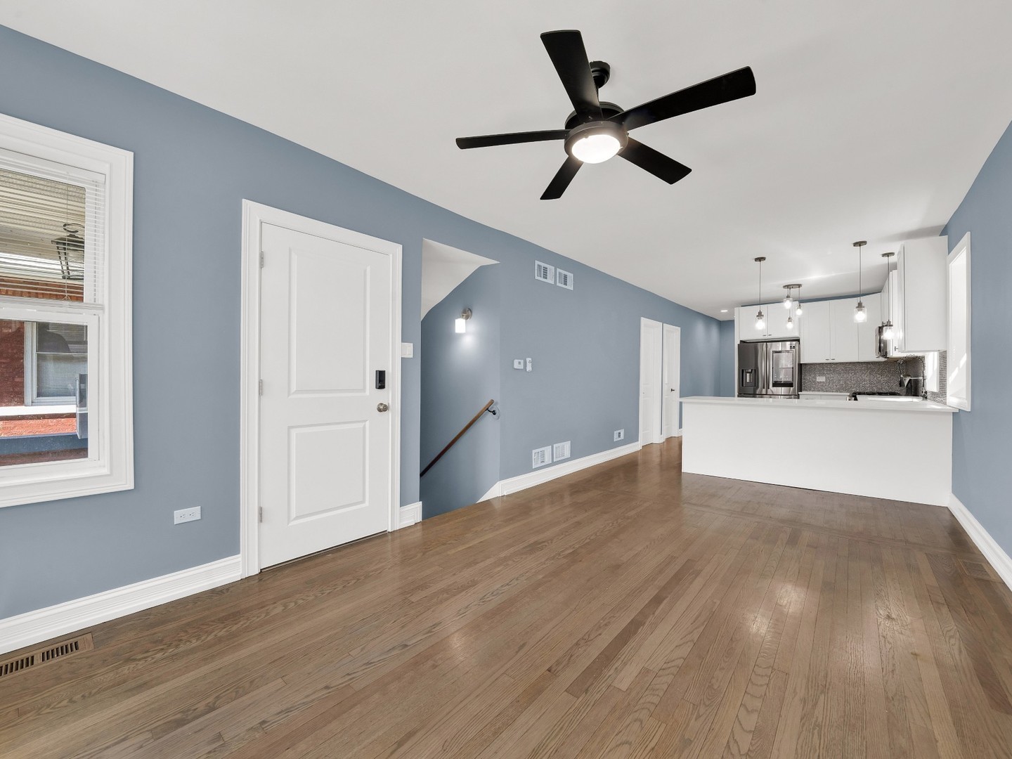 2929 N Harding Avenue