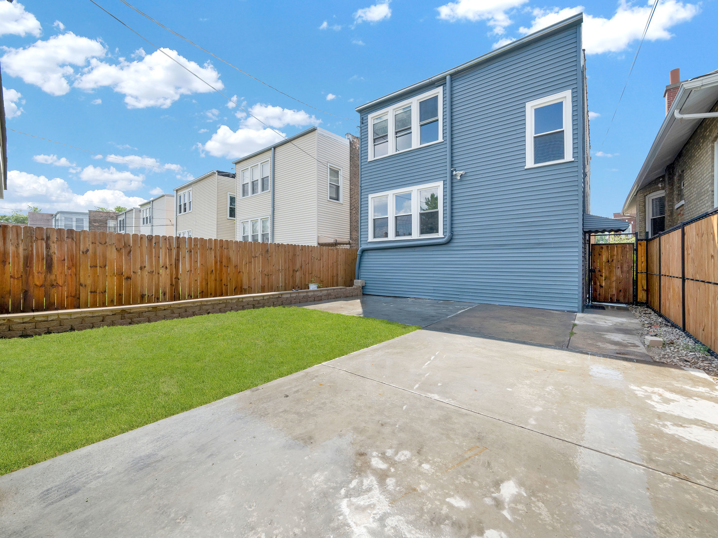 2929 N Harding Avenue