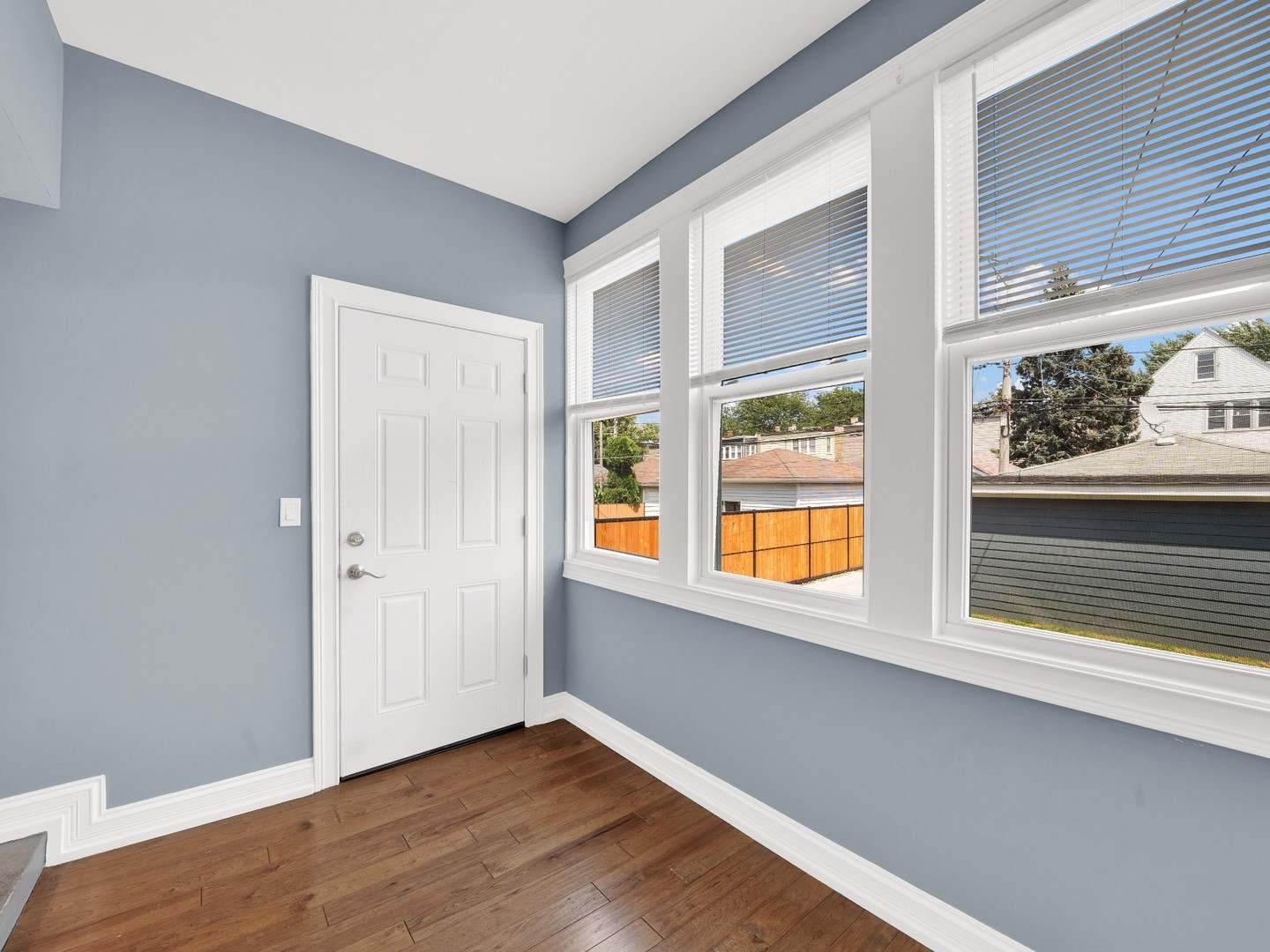 2929 N Harding Avenue