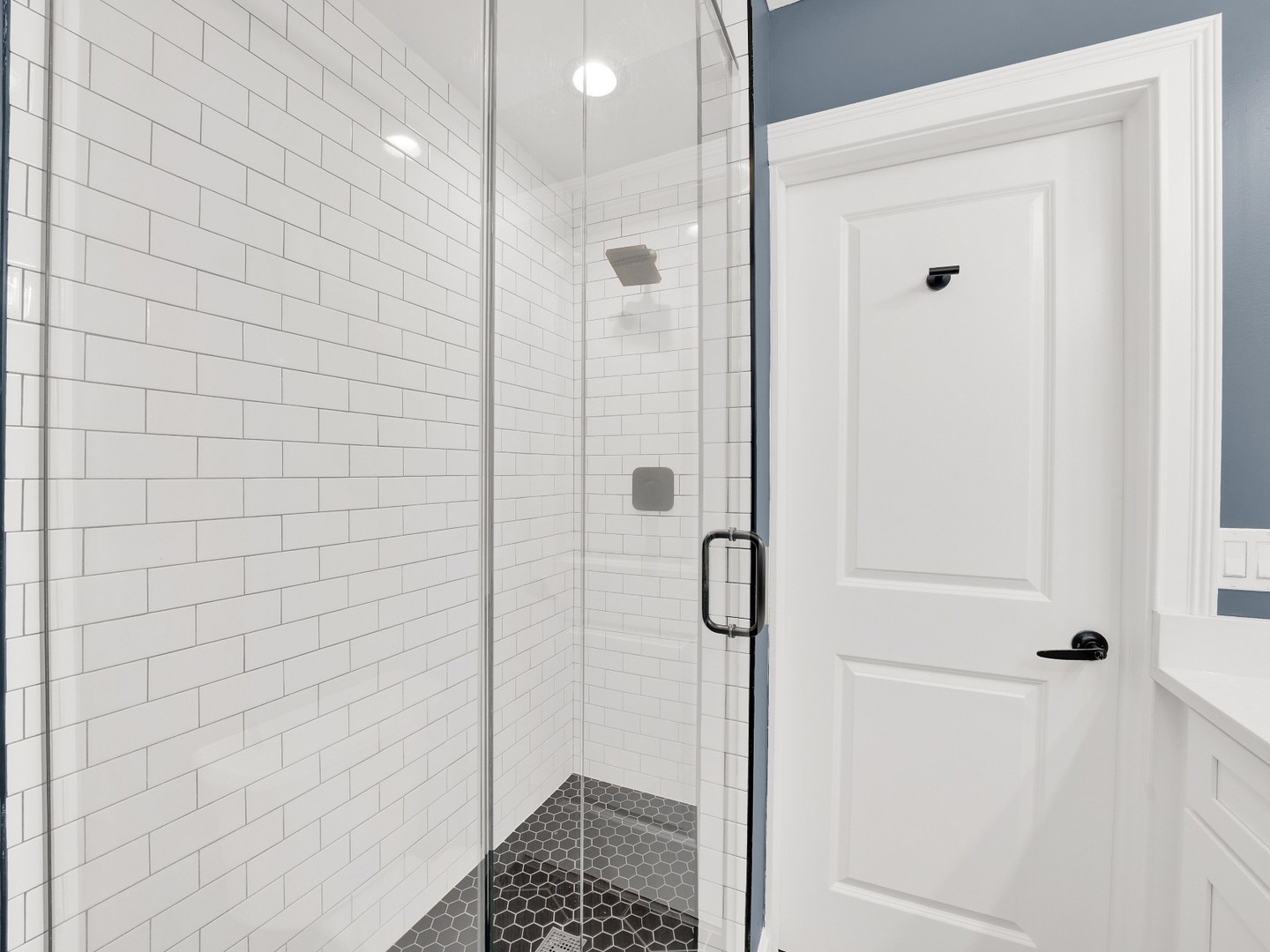 2929 N Harding Avenue