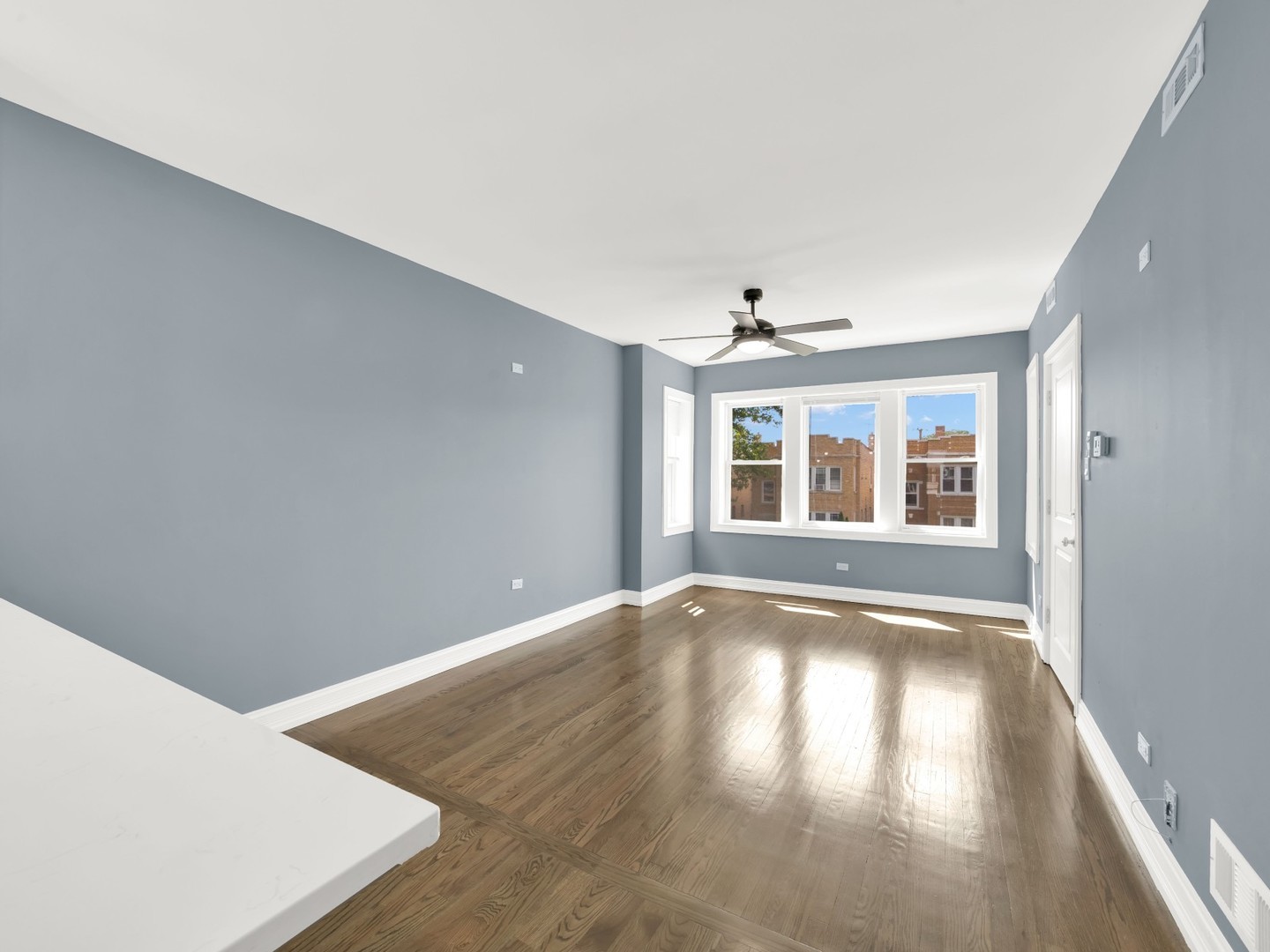 2929 N Harding Avenue