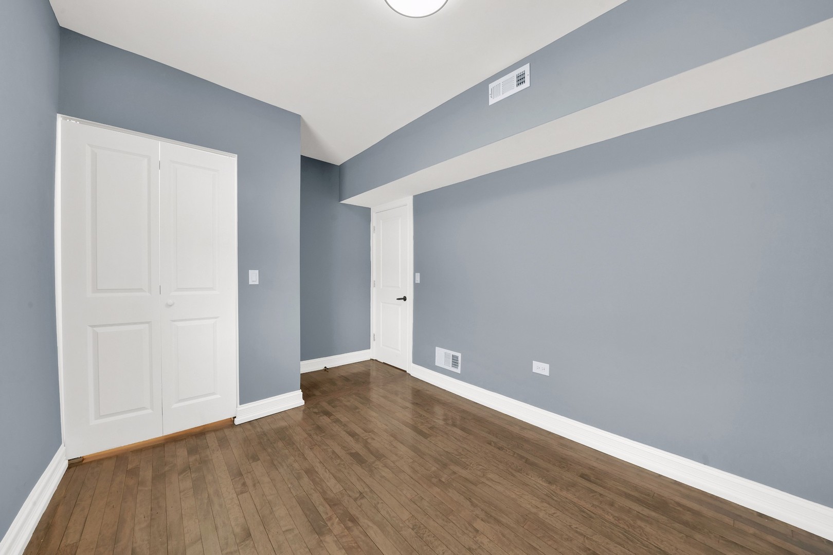 2929 N Harding Avenue